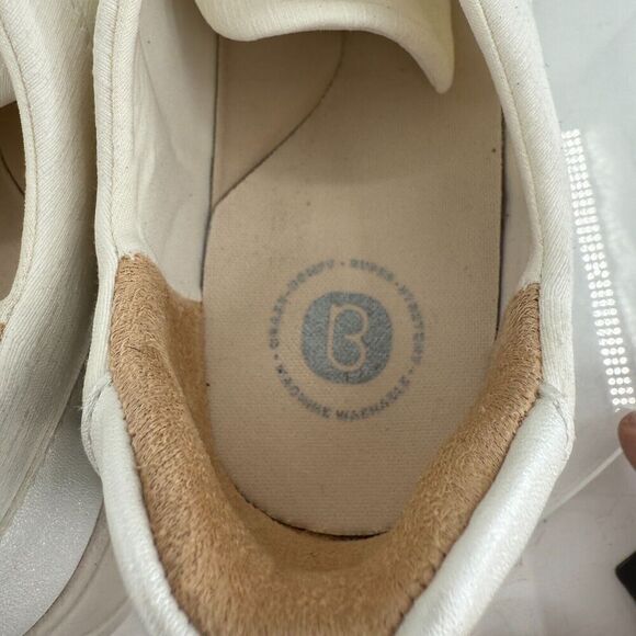 Bzees Womens Time Square Slip On Sneakers Size 11 White Canvas Comfy Shoes - Picture 12 of 15